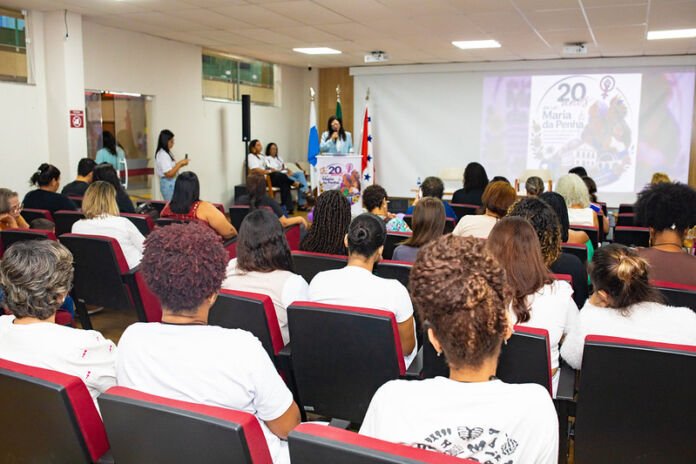 A Prefeitura de Maricá realizou, na quinta-feira (3/9), na Universidade de Vassouras, no Flamengo, um novo encontro do curso de extensão “20 Anos da Lei Maria da Penha: percepções sobre gênero, interseccionalidades e intersetorialidades no município de Maricá”.