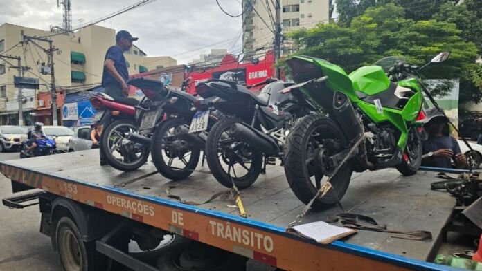 A Prefeitura de Niterói, por meio da Nittrans, ultrapassou a marca de 10 mil motociclistas abordados nas ações de fiscalização contra motos barulhentas na cidade em 2026