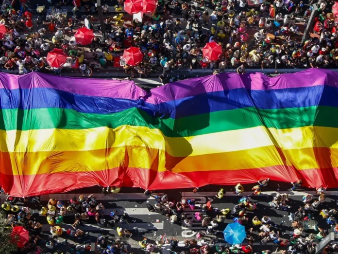 A Prefeitura de Maricá informa que a 12ª Parada do Orgulho LGBTQIAPN+ de Maricá, inicialmente prevista para este domingo (6/9), na Orla de Itaipuaçu, foi adiada para o dia 13/9.
