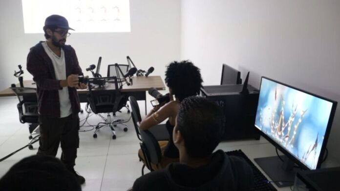 WhatsApp Image 2026-09-01 at 17.42.19 A Prefeitura de Maricá está com inscrições abertas para uma série de cursos nas Casas da Juventude da cidade. Do e-sports ao ensino de idiomas, passando pelas danças e por outras práticas, são dezenas de vagas abertas
