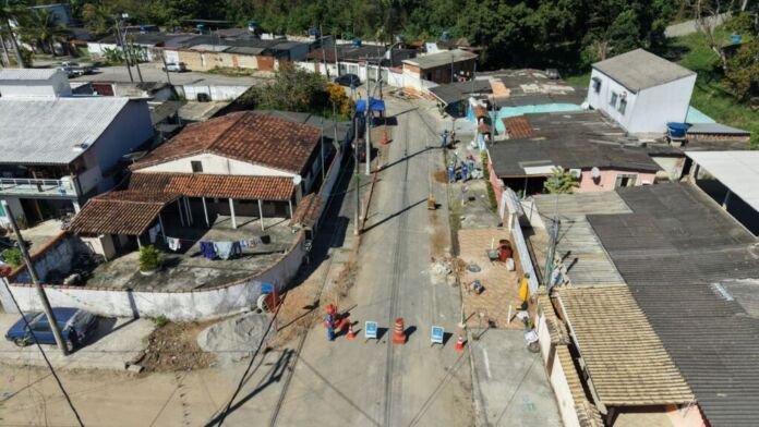 A Prefeitura de Maricá investe na infraestrutura urbana da cidade com a instalação de uma nova rede de esgoto em Santa Paula