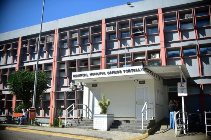 O Hospital Municipal Carlos Tortelly (HMCT), em Niterói, registra aumento da atividade assistencial após um ano da entrega da reforma da Enfermaria 2 e da implantação do Núcleo de Atendimento à Mulher (NUAM).