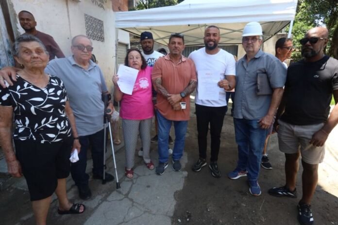1002196519 A Prefeitura de Niterói vai iniciar as obras de urbanização e construção de uma nova ponte na Travessa Capitão Jesus, na região que faz parte da comunidade da Igrejinha, no Largo da Batalha, em Pendotiba.