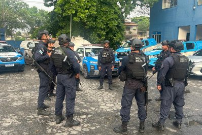 1_muquico-39578689 O sistema ShotSpotter da Prefeitura de Niterói detectou disparos de arma de fogo na região do Fonseca, na madrugada desta sexta-feira (16), e auxiliou uma ação da Polícia Militar na comunidade do Santo Cristo.