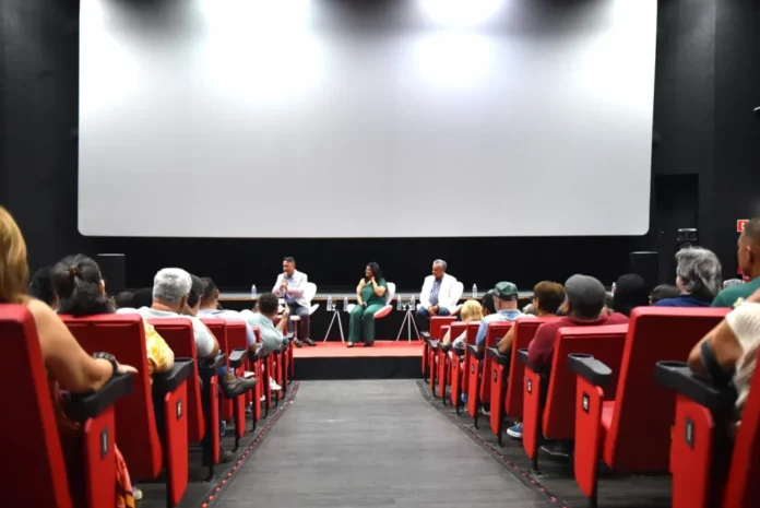 A Prefeitura de Maricá realiza, nos dias 26 e 27 de outubro, o 2º Seminário "Darcy Ribeiro, Intérprete das Utopias", no Cine Henfil, em comemoração aos 104 anos de nascimento do antropólogo e pesquisador mineiro