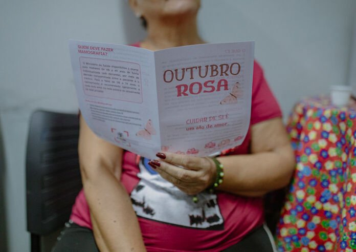 A Prefeitura de Maricá realizou, nesta segunda-feira (19/10), uma roda de conversa sobre conscientização e prevenção do câncer de mama na Casa do Autista, em Itapeba