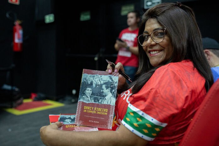 A Prefeitura de Maricá iniciou nesta segunda-feira (26/10) o primeiro dia do II Seminário em homenagem a Darcy Ribeiro, que completaria 104 anos nesta data.