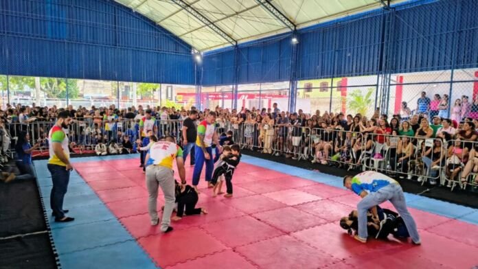 A Prefeitura de Maricá promoveu, neste domingo (18/10), a 13ª edição do Festival de Jiu-Jitsu do Programa Viver Bem, na Arena São José