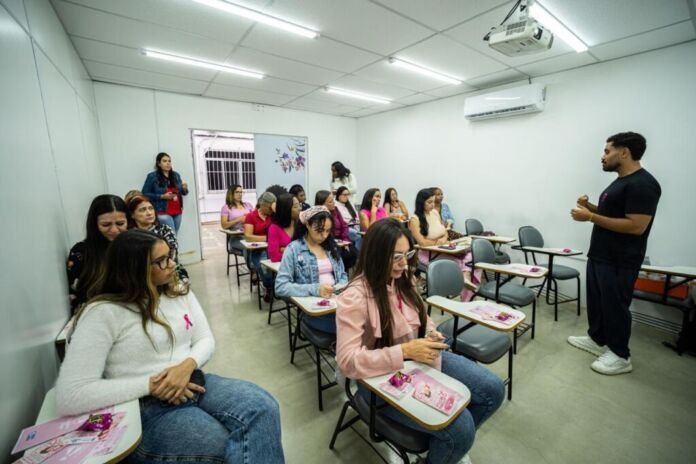 Cuidar de quem cuida dos animais também é uma forma de proteção. Com esse propósito, a Secretaria Municipal de Defesa e Proteção dos Animais de Nova Iguaçu promoveu, nesta quarta-feira (21), um encontro de conscientização sobre o Outubro Rosa voltado às protetoras de animais da cidade.