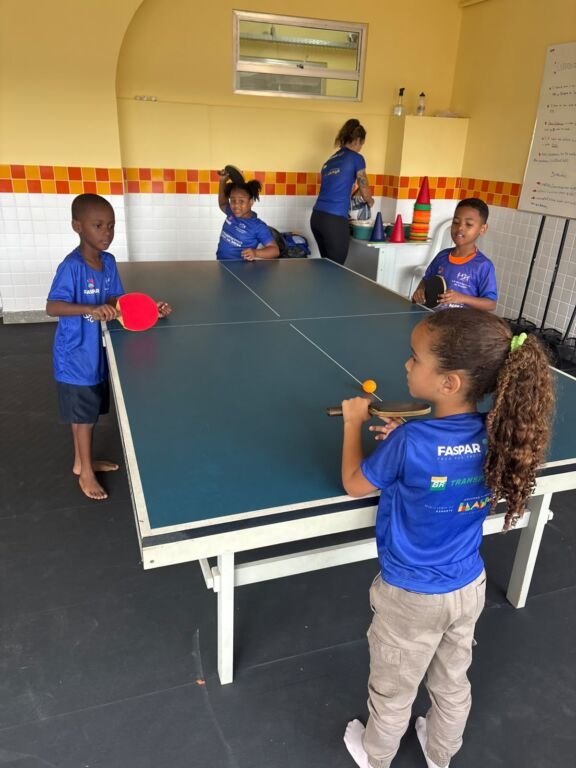 Voltado para crianças e adolescentes entre 6 e 17 anos, o Projeto Transpetro Tênis de Mesa – Inclusão e Desenvolvimento, apoiado pela Prefeitura de Niterói, por meio da Secretaria Municipal de Esporte e Lazer (SMEL), e realizado pela FASPAR com patrocínio da Transpetro