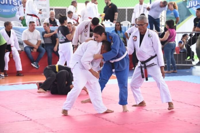 A Prefeitura de Maricá promove, neste domingo (18/10), das 9h às 12h, o 13º Festival de Jiu-Jitsu do Programa Viver Bem
