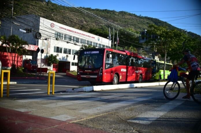 A Prefeitura de Niterói estabeleceu uma operação especial para as linhas municipais de ônibus neste domingo (25), para o segundo turno das eleições