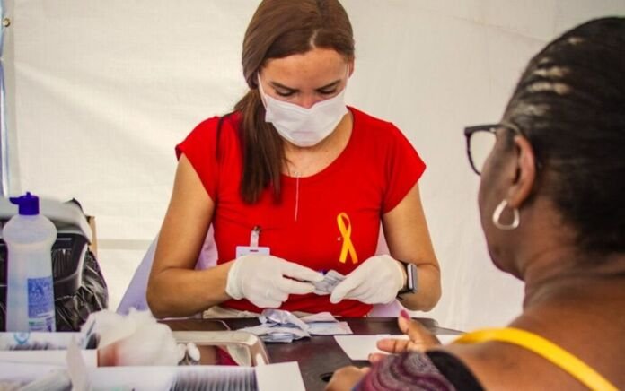 A Prefeitura de Maricá promove, nesta quinta-feira (22/10), das 9h às 14h, uma ação com serviços gratuitos de prevenção e diagnóstico da sífilis na Praça de Bambuí