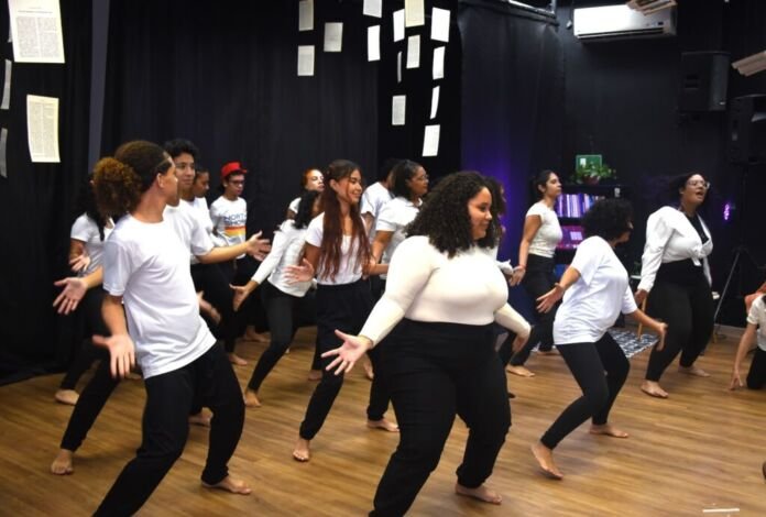 Maricá leva sarau de poesia, danças e shows gratuitos para o Centro nesta quinta-feira (29/10)