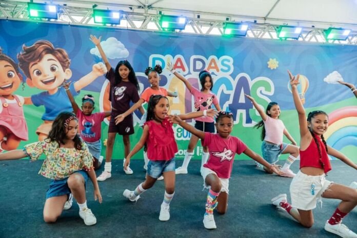b090da4c-itaborai-promove-alegria-e-diversao-no-dia-das-criancas-em-quatro-pracas-do-municipio Pensando na alegria e na diversão dos pequenos itaboraienses, a Prefeitura de Itaboraí promoveu, na última segunda-feira (12/10), uma programação especial em comemoração ao Dia das Crianças, com atividades gratuitas em quatro praças do município