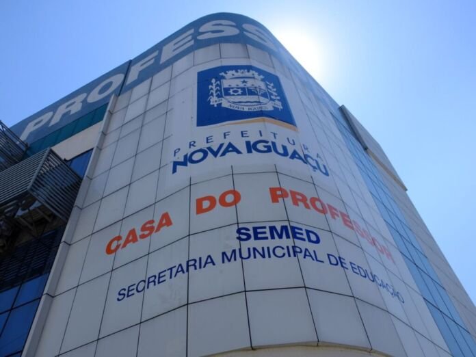 Entre uma formação, uma palestra e uma visita a um espaço cultural, professores da rede municipal de Nova Iguaçu encontram na Casa do Professor um lugar dedicado ao aprendizado, à troca de experiências e ao desenvolvimento profissional