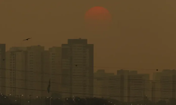 tiete_poluicao11 Um relatório publicado nesta terça-feira (27) pela Organização Meteorológica Mundial (WMO) mostrou que 2025 atingiu níveis de concentração “sem precedentes” de gases do efeito estufa na atmosfera