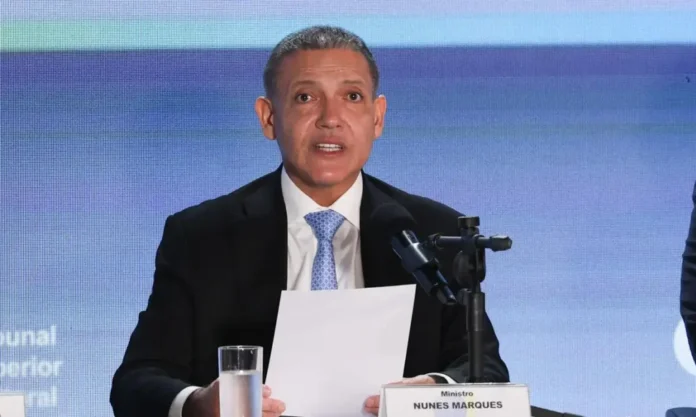 O presidente do Tribunal Superior Eleitoral (TSE), ministro Kassio Nunes Marques, declarou nesta quarta-feira (28) que as eleições deste ano transcorreram dentro da normalidade